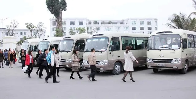 cho-thue-xe-dua-don-nhan-vien-tai-ha-noi